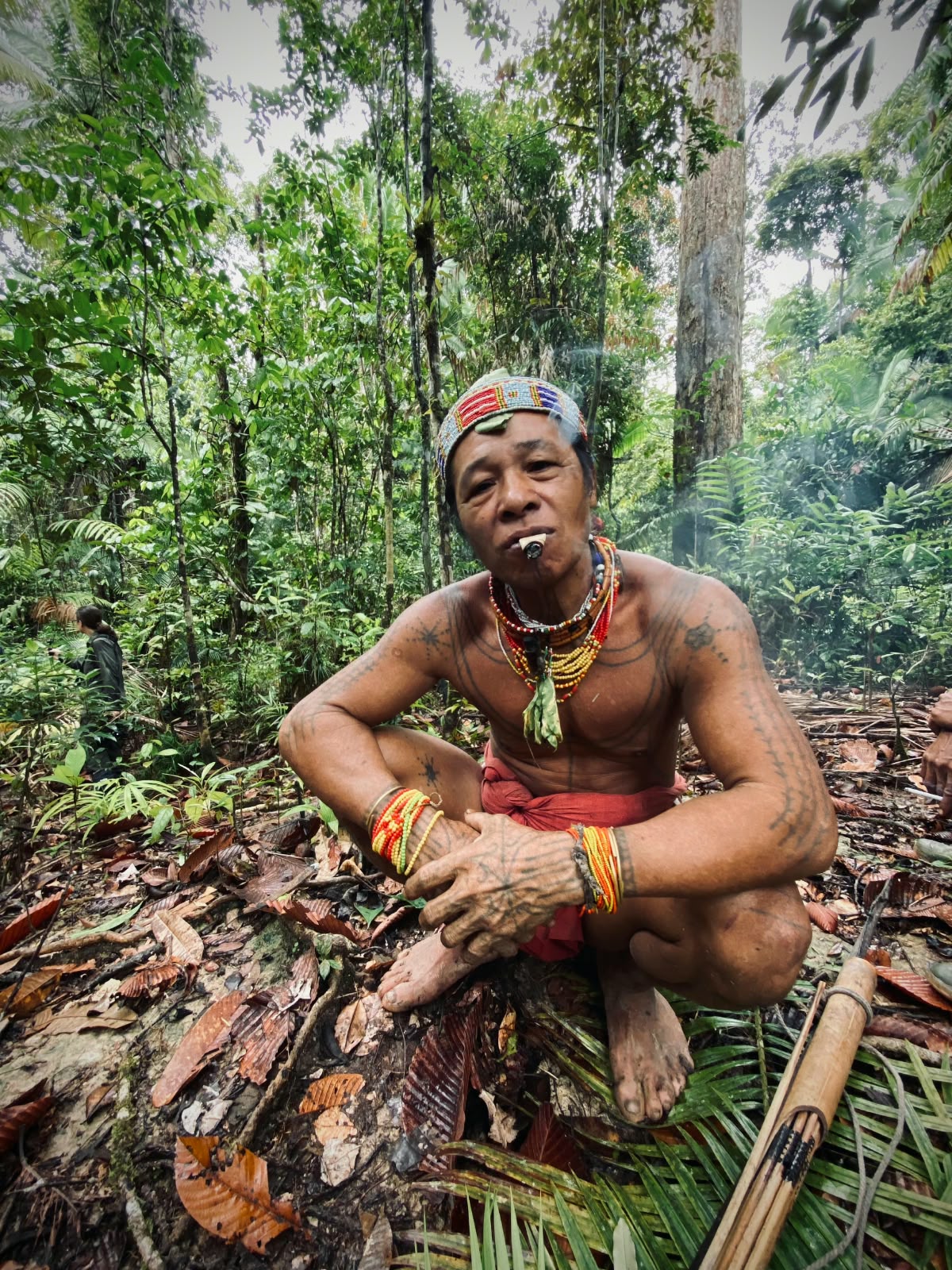 Mentawai artisan crafting hunting bows and poisoned arrows